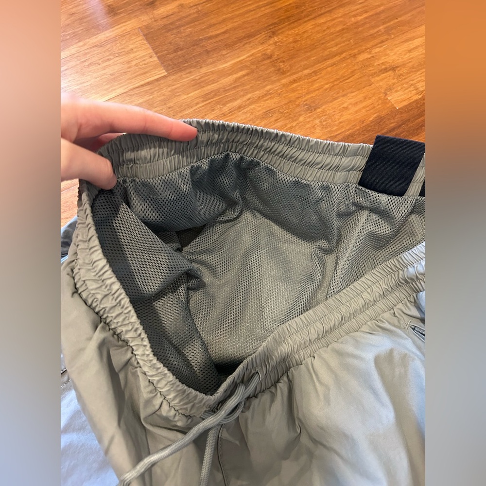 KITH Men’s Nylon Cargo Shorts Gray XL NWOT - Picture 7 of 9